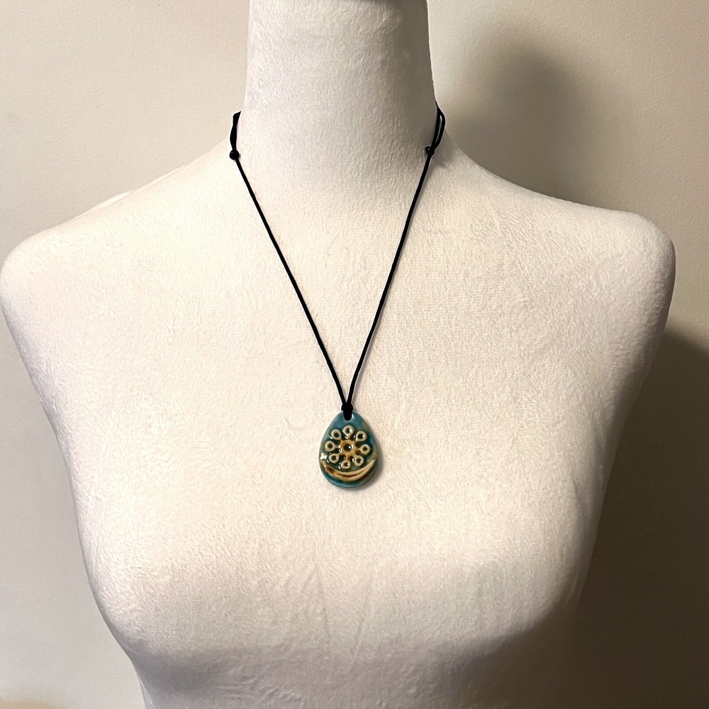 Essential Oil Diffuser Necklace Clay‎ Pendant Aromatherapy - Picture 2 of 4